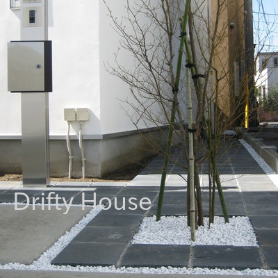 神奈川県茅ヶ崎市A様邸エクステリア施工例/アプローチのシンボルツリー